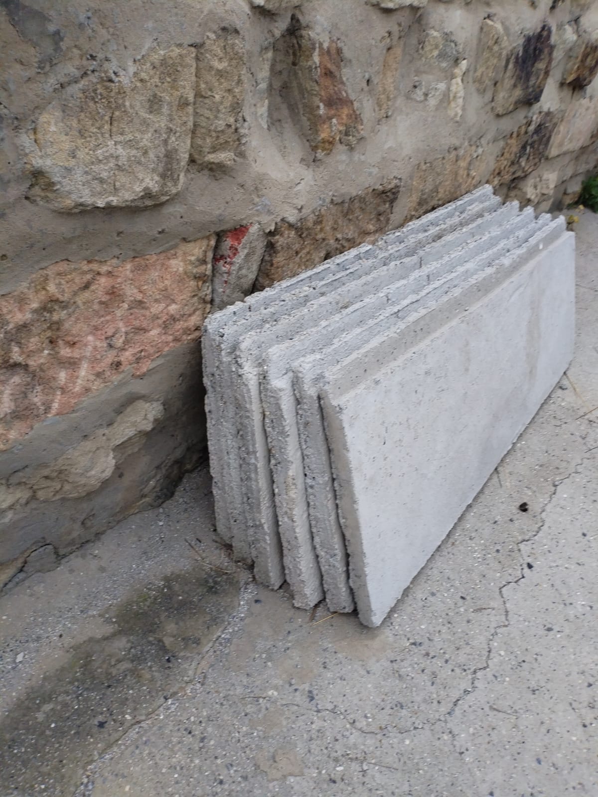 Precast Ashcrete lintels and beams